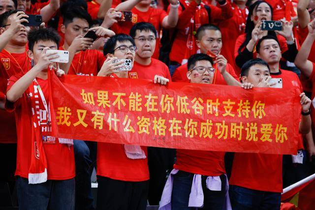 中国女排19岁天才美少女太惊艳！国际排联盛赞：一个巨星正在诞生
